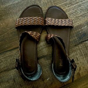 Mudd brown woven women’s sandals. size 8.5